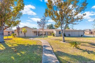 4900 E St Charles Ave in Lake Charles, LA - Building Photo