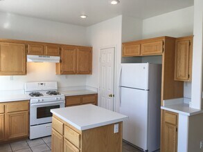 319 Brilliant Summit Cir in Henderson, NV - Building Photo - Building Photo