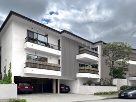 The Regal Villa Apts in Los Angeles, CA - Building Photo