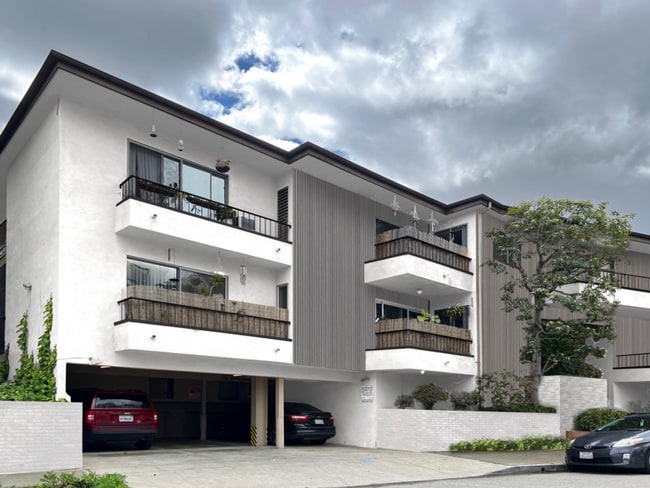 The Regal Villa Apts