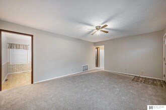 7425 S 69th St in La Vista, NE - Foto de edificio - Building Photo