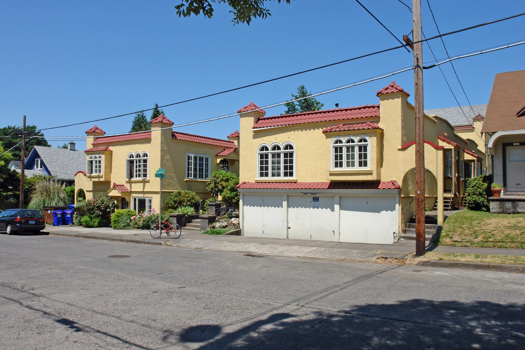 3087 SE Ankeny St in Portland, OR - Foto de edificio