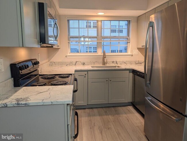 12110 Green Ledge Ct in Fairfax, VA - Building Photo - Building Photo