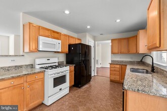 16910 Dovetail Ct in Dumfries, VA - Foto de edificio - Building Photo