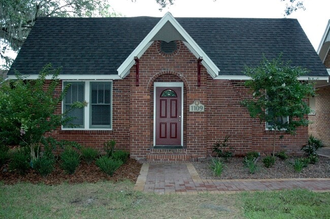 property at 1109 SW 6th Ave