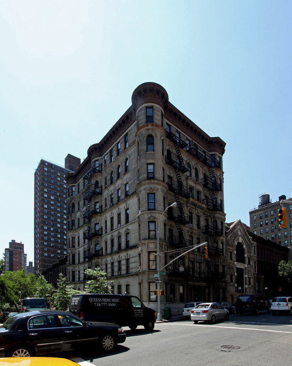 1465 Lexington Ave in New York, NY - Building Photo