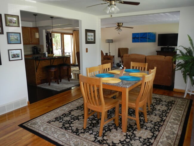 130 Brookview Ln in Liverpool, NY - Building Photo - Building Photo