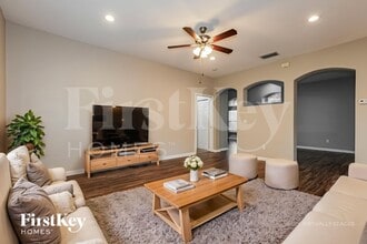 1335 Emerald Hill Way in Valrico, FL - Foto de edificio - Building Photo