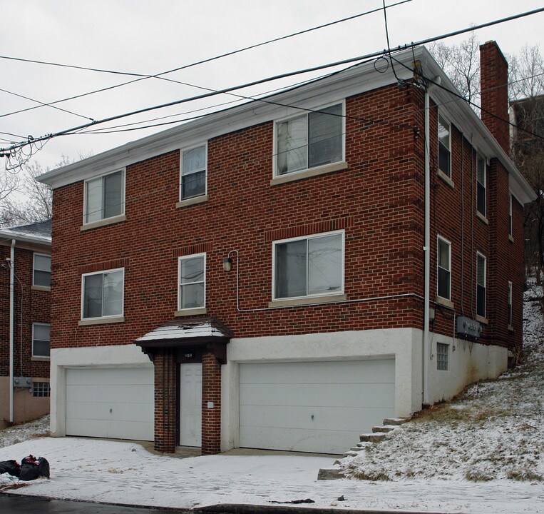 2992 W McMicken Ave in Cincinnati, OH - Foto de edificio