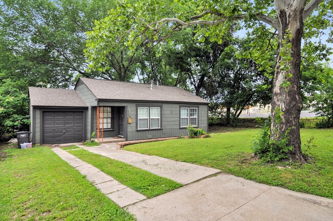 7328 Brazos Ave in Fort Worth, TX - Building Photo - Building Photo