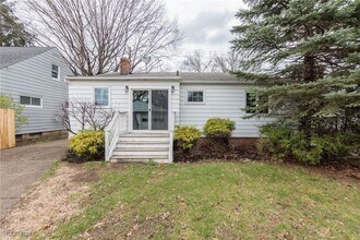 762 E 305th St in Willowick, OH - Building Photo - Building Photo