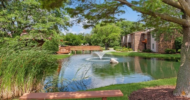 Briarbrook in Wheaton, IL - Foto de edificio - Building Photo