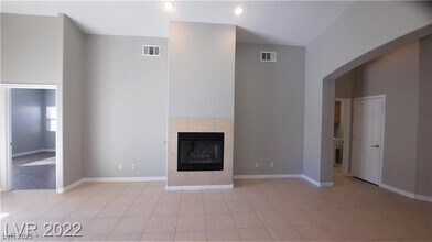 525 Sun Mountain Ave in North Las Vegas, NV - Building Photo - Building Photo