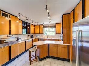 9486 Gulf Shore Dr-Unit -A-201 in Naples, FL - Building Photo - Building Photo