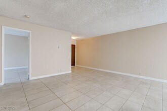 698 Northrop Ave in Las Vegas, NV - Building Photo - Building Photo