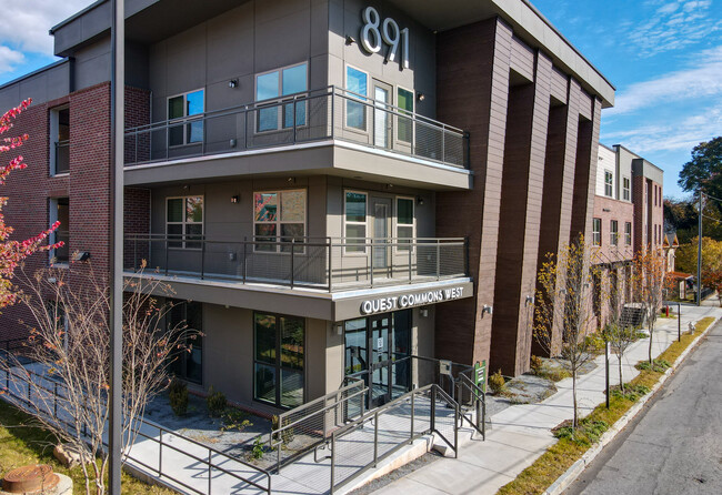 Quest Commons West in Atlanta, GA - Foto de edificio - Building Photo