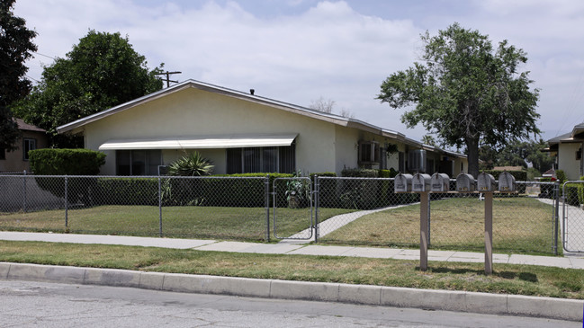 1324-1330 Walnut St in San Bernardino, CA - Foto de edificio - Building Photo