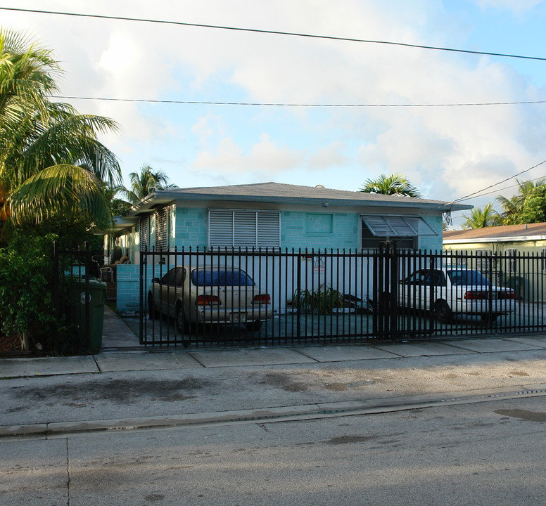 554 NE 68th St in Miami, FL - Foto de edificio