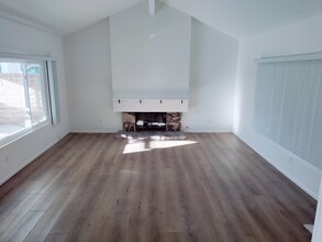 22206 Barbacoa Dr in Santa Clarita, CA - Building Photo - Building Photo