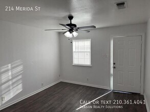 214 Merida St in San Antonio, TX - Foto de edificio - Building Photo