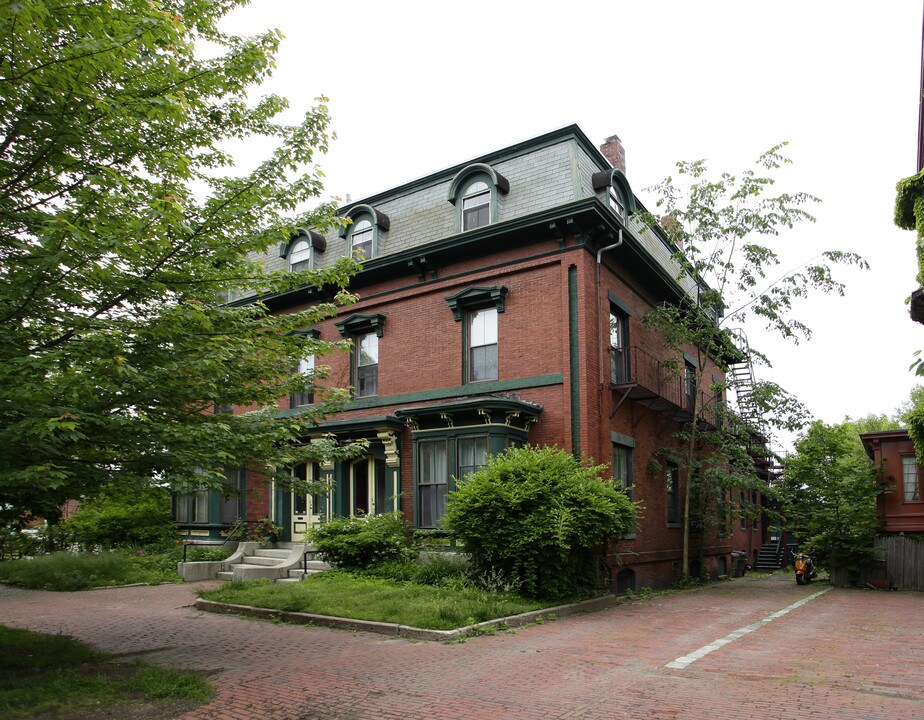 57 Deering Ave in Portland, ME - Foto de edificio