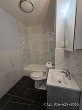 157 Voss Ave in Yonkers, NY - Foto de edificio - Building Photo