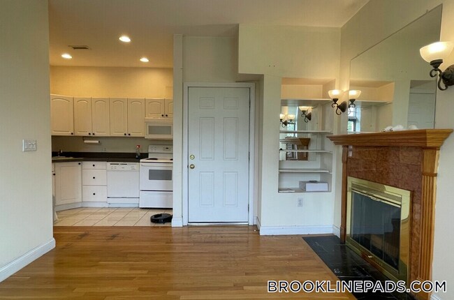 1801 Beacon St in Brookline, MA - Building Photo - Building Photo