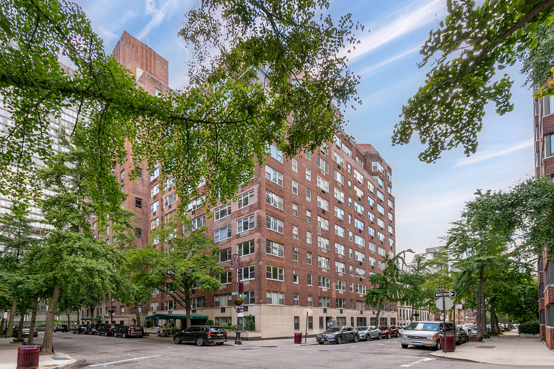 12 Beekman Pl in New York, NY - Foto de edificio