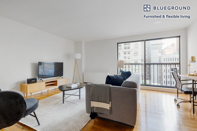 123 E 54th St in New York, NY - Building Photo - Building Photo