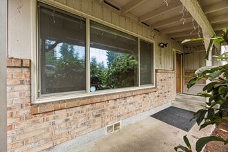 4243 164th Ave SE in Issaquah, WA - Building Photo - Building Photo