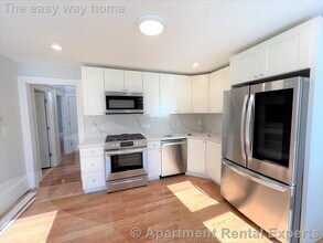 3 Mossland St in Somerville, MA - Building Photo - Building Photo