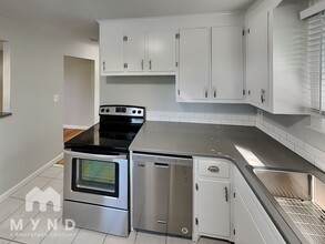 607 Ben Allen Rd in Nashville, TN - Foto de edificio - Building Photo