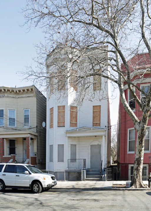 817 E 227th St in Bronx, NY - Building Photo