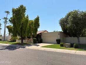 8437 E San Benito Dr in Scottsdale, AZ - Building Photo - Building Photo