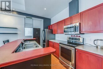 8-318 Wellesley St E in Toronto, ON - Building Photo - Building Photo