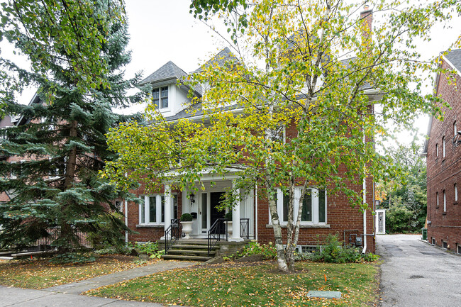 119 Chaplin Crescent in Toronto, ON - Building Photo - Building Photo