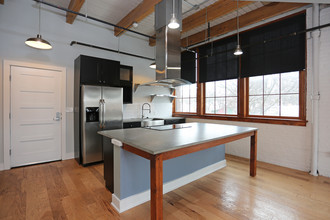 The Button Lofts in Rochester, NY - Foto de edificio - Interior Photo