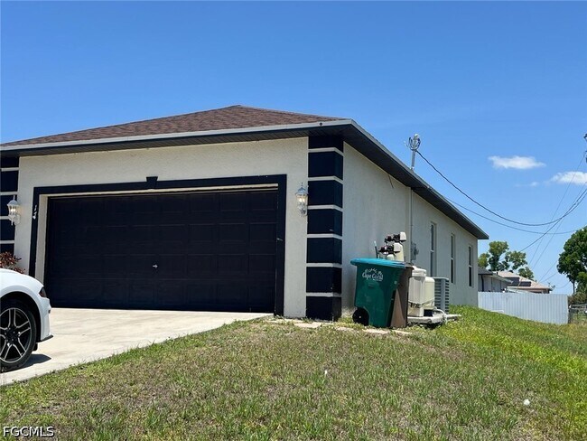 17 NE 11th Ln in Cape Coral, FL - Building Photo - Building Photo