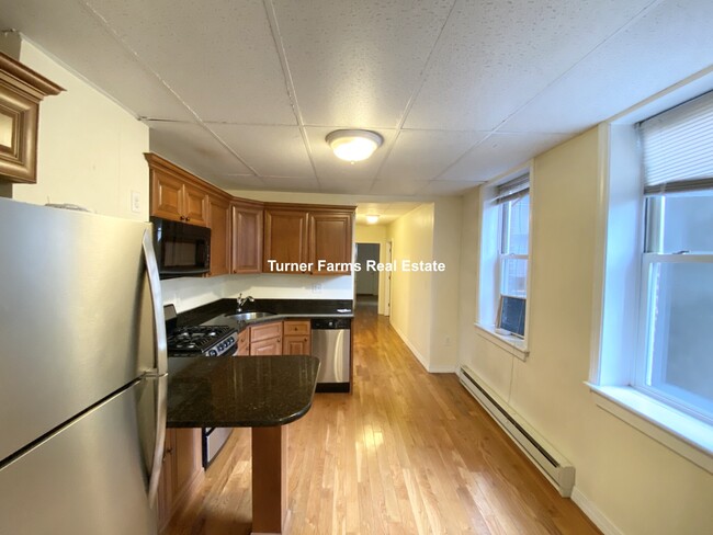 92 Endicott St, Unit 3 in Boston, MA - Foto de edificio - Building Photo