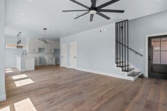 1116 E Oleander St in Fort Worth, TX - Foto de edificio - Building Photo