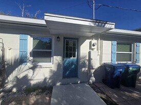107 29th St in Holmes Beach, FL - Building Photo