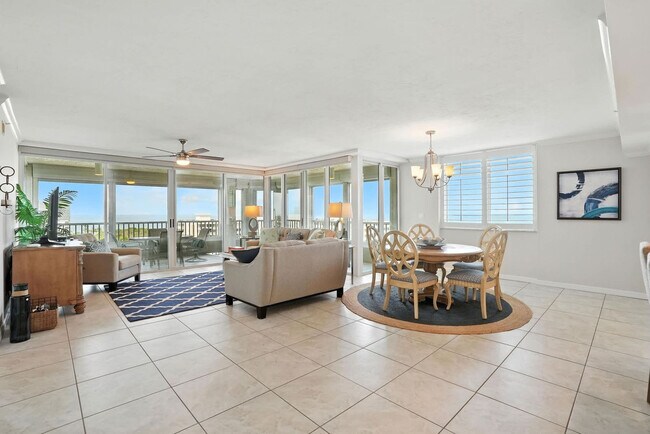 25 Bluebill Ave in Naples, FL - Building Photo - Building Photo