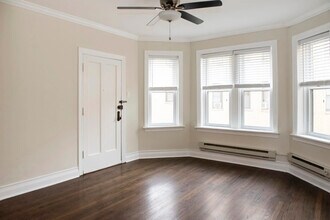 3829 N Greenview Ave, Unit 3817-2E in Chicago, IL - Foto de edificio - Building Photo
