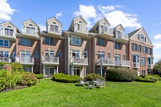 408 Newburgh Ct in West New York, NJ - Building Photo - Building Photo