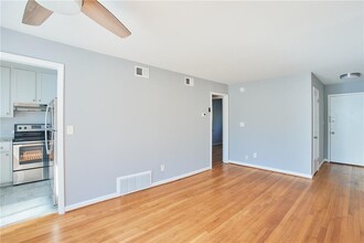 450 Medlock Rd in Decatur, GA - Building Photo - Building Photo
