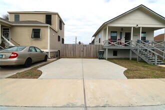 5506 Ave Q 1/2 in Galveston, TX - Building Photo - Building Photo