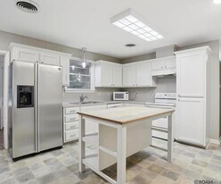 4320 Bluebonnet Rd in Baton Rouge, LA - Building Photo