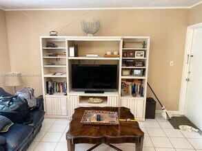 815 Middle River Dr in Fort Lauderdale, FL - Foto de edificio - Building Photo