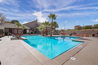 High Ridge in El Paso, TX - Foto de edificio - Building Photo