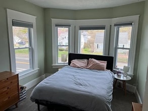 404 Newton St in South Hadley, MA - Building Photo - Building Photo